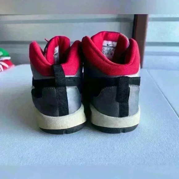 Size 6.5 Y - Nike Team Hustle D6 Red Silver - Picture 5 of 6